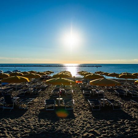 Hotel Holiday Martinsicuro Ngoại thất bức ảnh