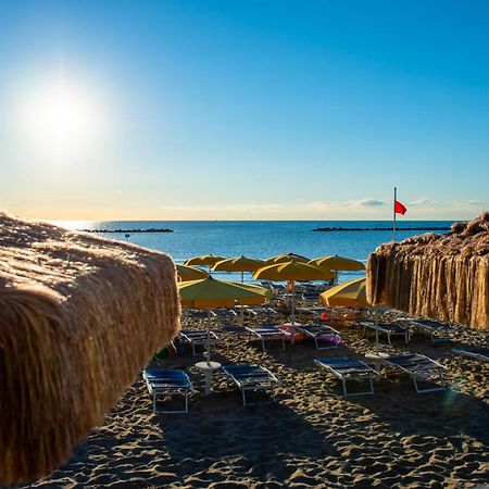 Hotel Holiday Martinsicuro Ngoại thất bức ảnh