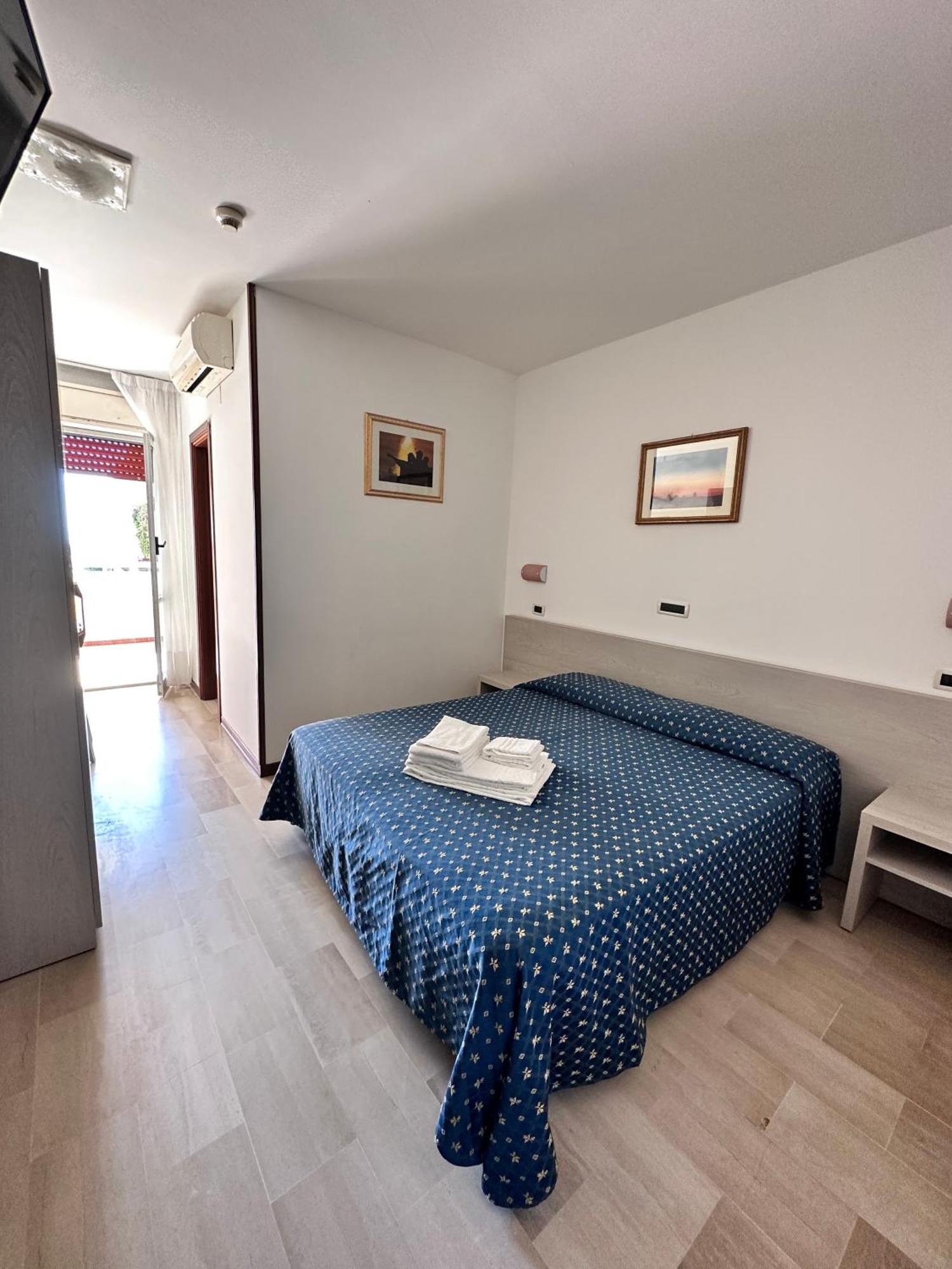Hotel Holiday Martinsicuro Ngoại thất bức ảnh