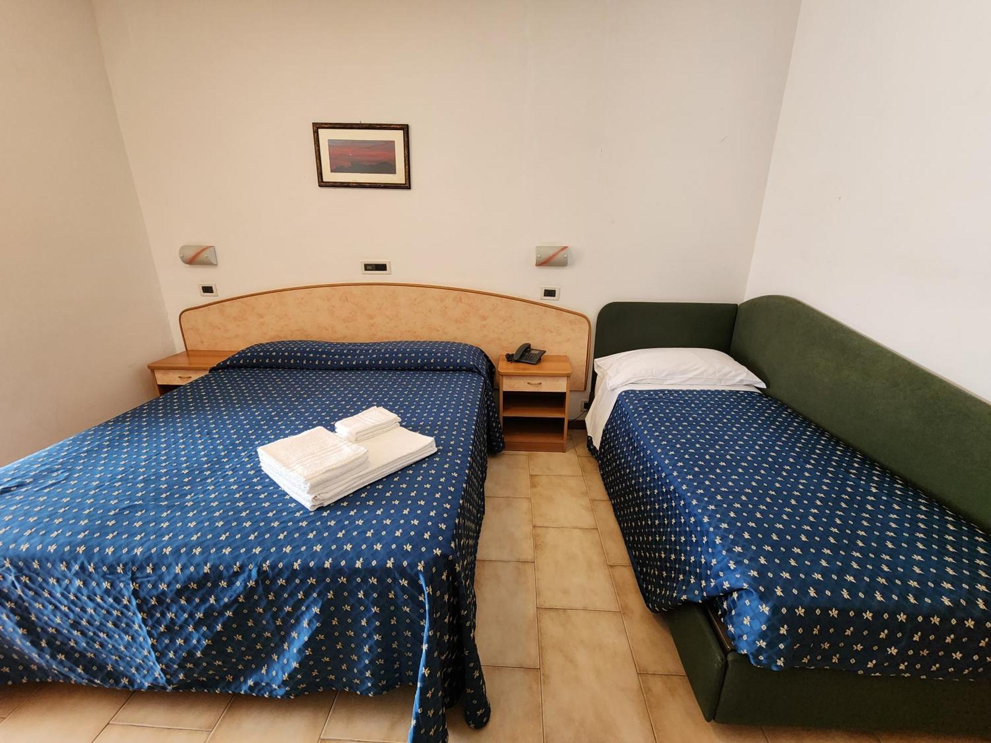 Hotel Holiday Martinsicuro Phòng bức ảnh