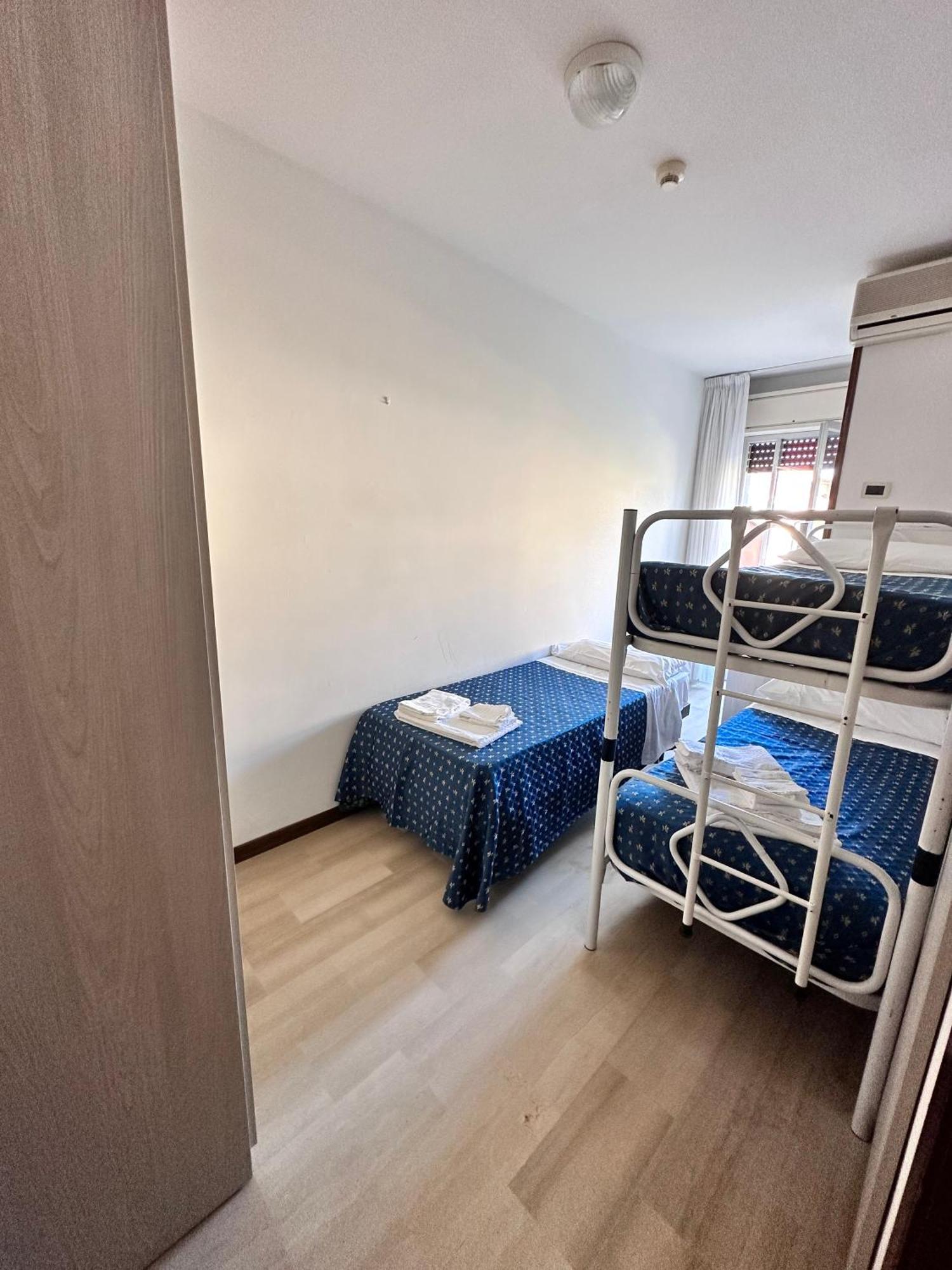 Hotel Holiday Martinsicuro Ngoại thất bức ảnh