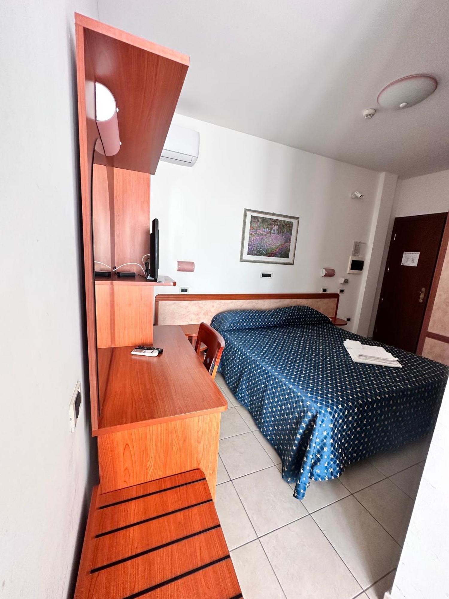 Hotel Holiday Martinsicuro Phòng bức ảnh